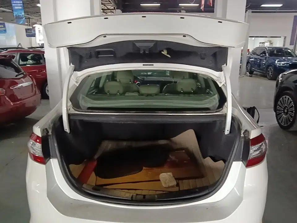 Ford Mondeo 2013 2.0L GTDi 200 Fashion Edition — миниатюра 22