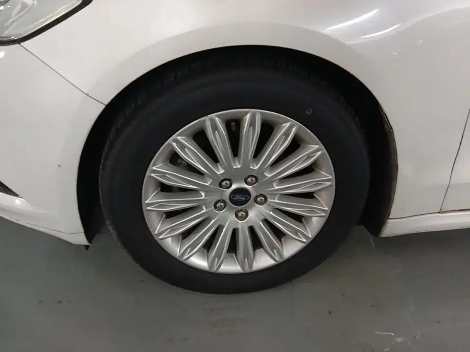 Ford Mondeo 2013 2.0L GTDi 200 Fashion Edition — миниатюра 10