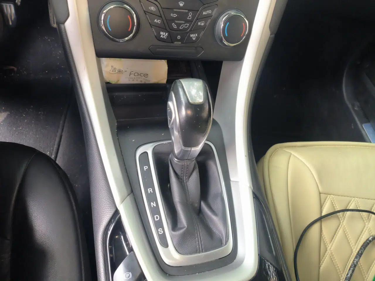 Ford Mondeo 2013 1.5L GTDi180 Fashion Edition — миниатюра 14