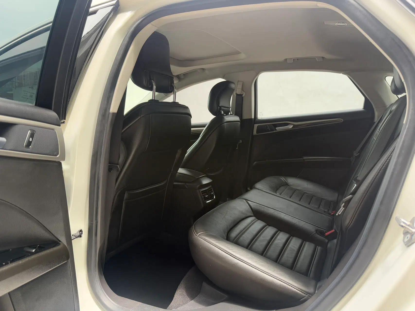 Ford Mondeo 2013 2.0L GTDi 200 Fashion Edition — миниатюра 25