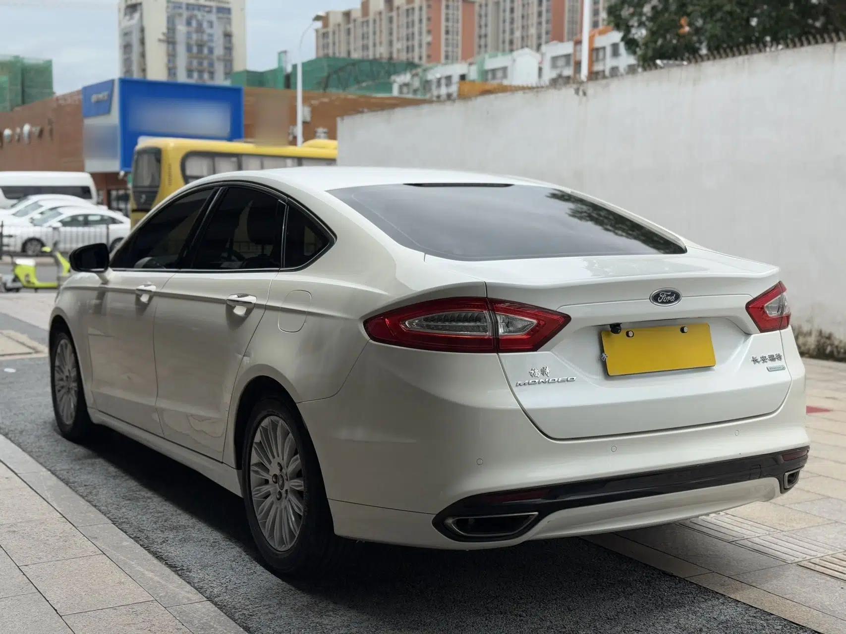 Ford Mondeo 2013 2.0L GTDi 200 Fashion Edition — миниатюра 4