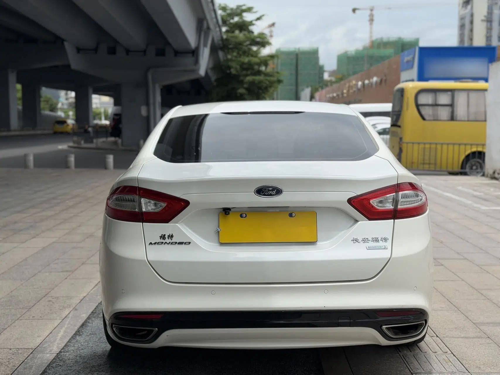 Ford Mondeo 2013 2.0L GTDi 200 Fashion Edition — миниатюра 9