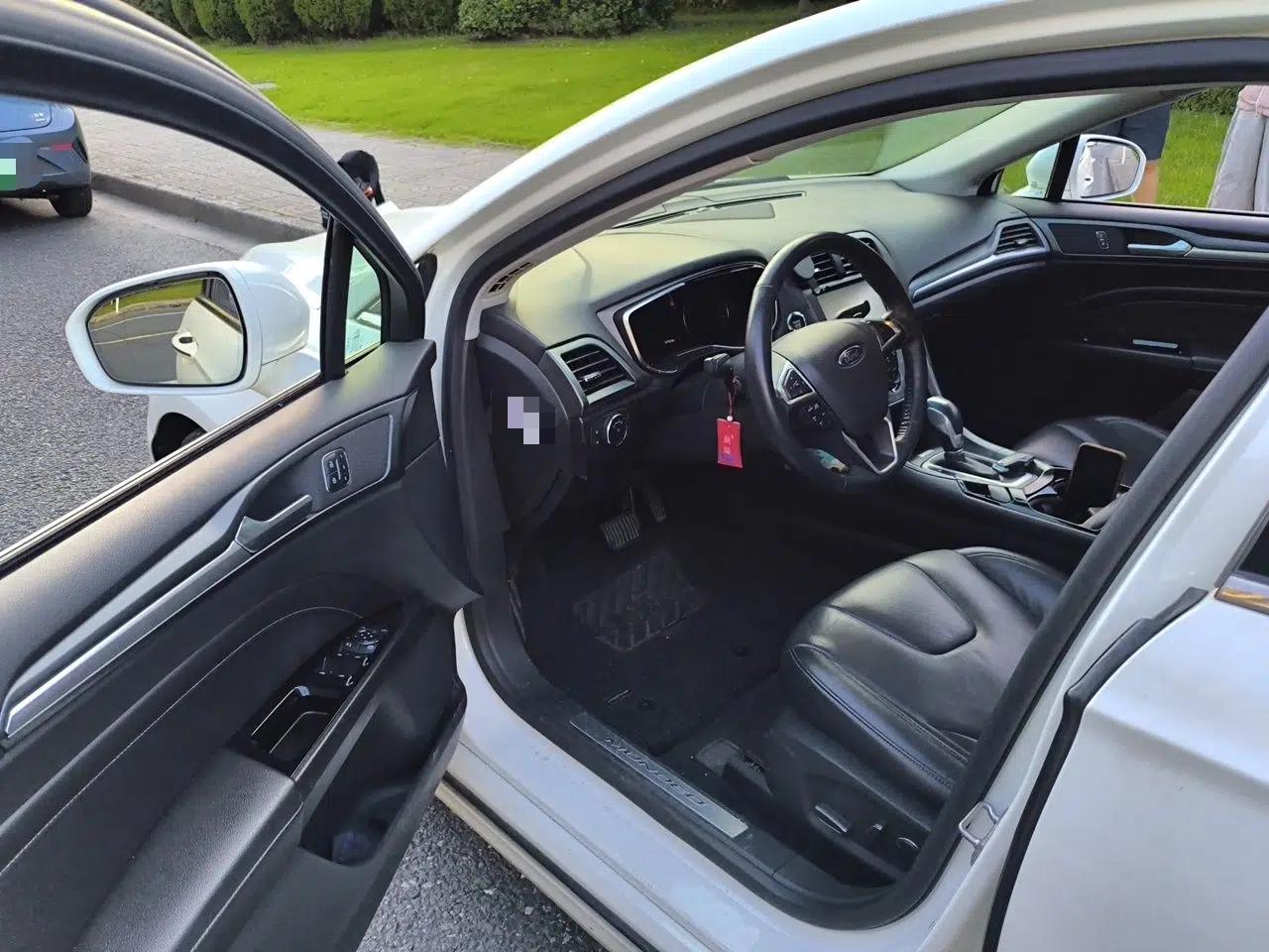 Ford Mondeo 2013 2.0L GTDi240 Luxury Sport Model — миниатюра 16