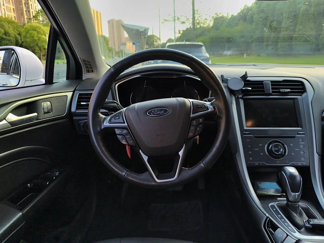 Ford Mondeo 2013 2.0L GTDi240 Luxury Sport Model — миниатюра 10