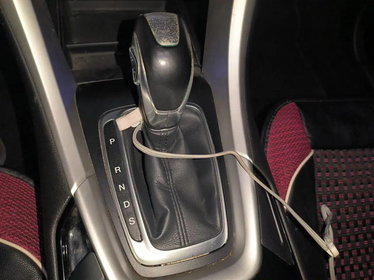 Ford Mondeo 2013 1.5L GTDi180 Fashion Edition — миниатюра 14