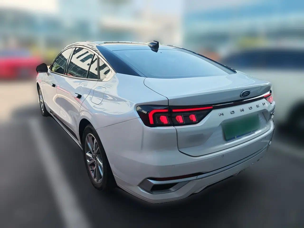 Ford Mondeo 2022 EcoBoost 245 Luxury Model — миниатюра 4