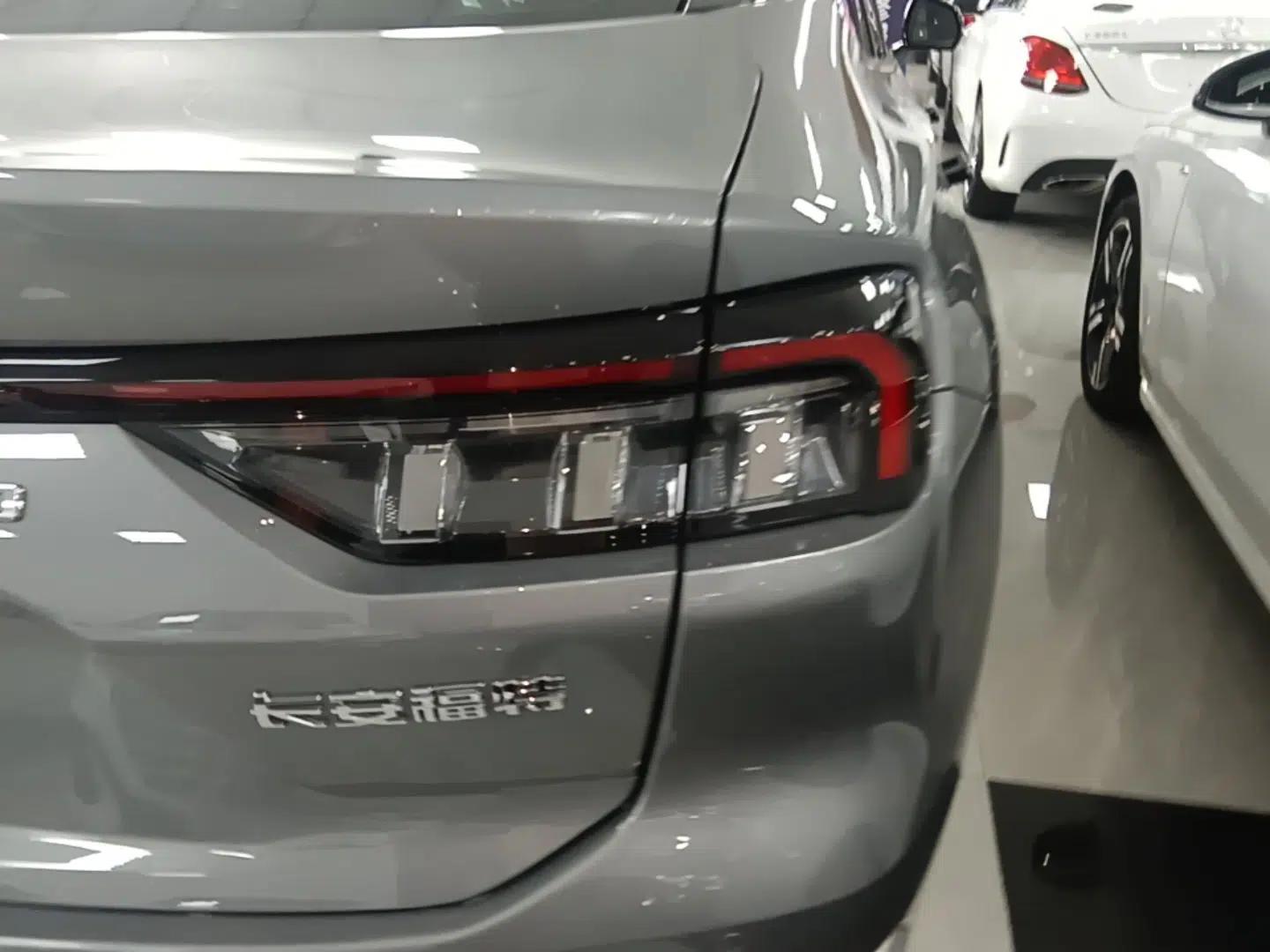 Ford Mondeo 2022 Restyled EcoBoost 245 Luxury Version — миниатюра 9