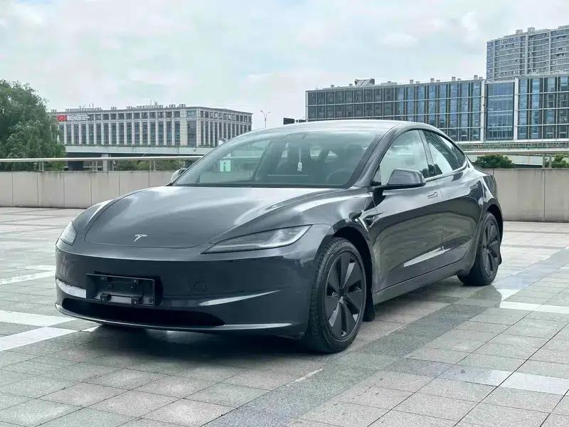 Model 3 2025 Rear-Wheel Drive — миниатюра 1