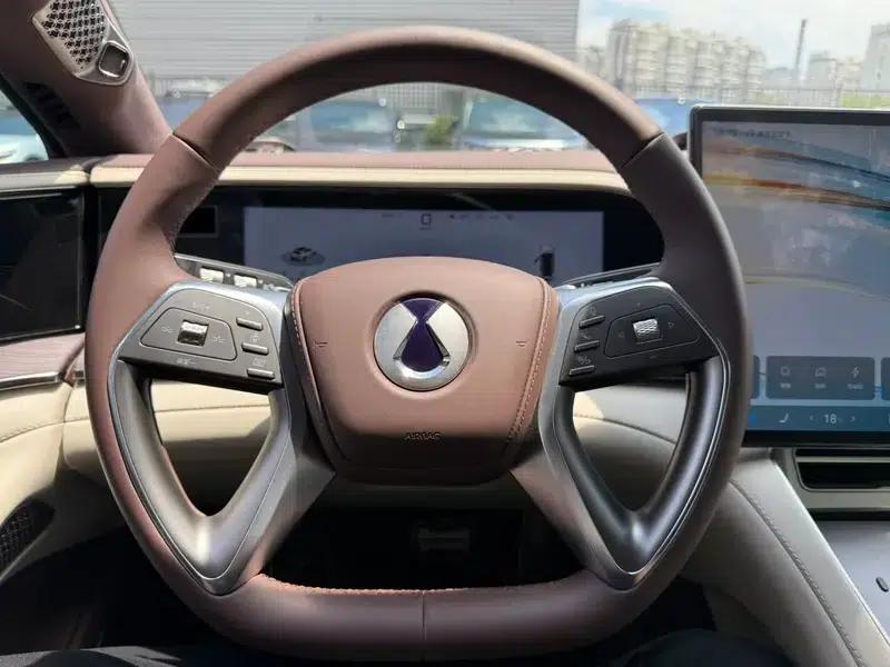 Denza Z9GT DM 2024 1100 AWD Ultra Edition — миниатюра 13