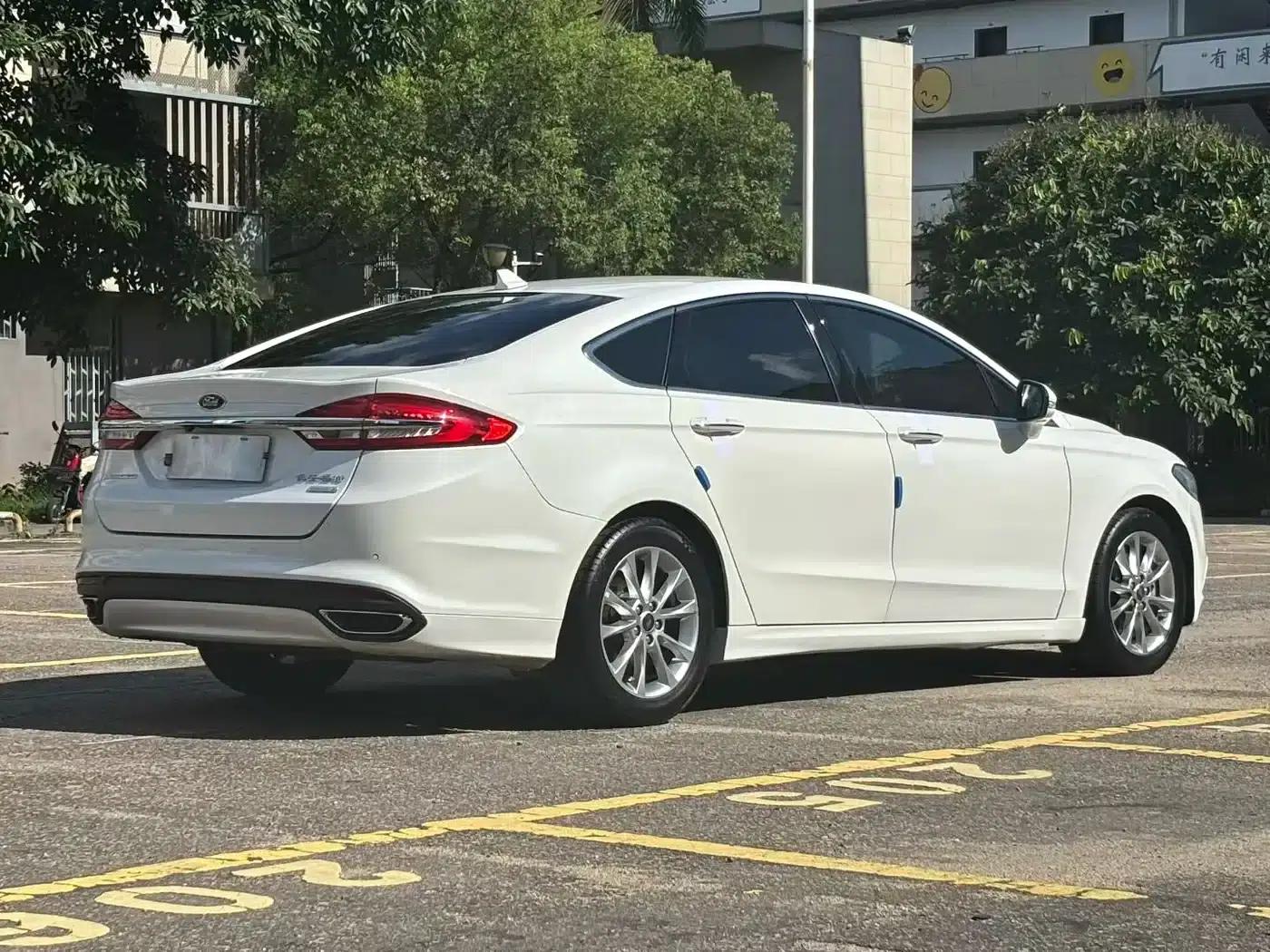 2017 Ford Mondeo EcoBoost 180 Fashion Edition — миниатюра 9