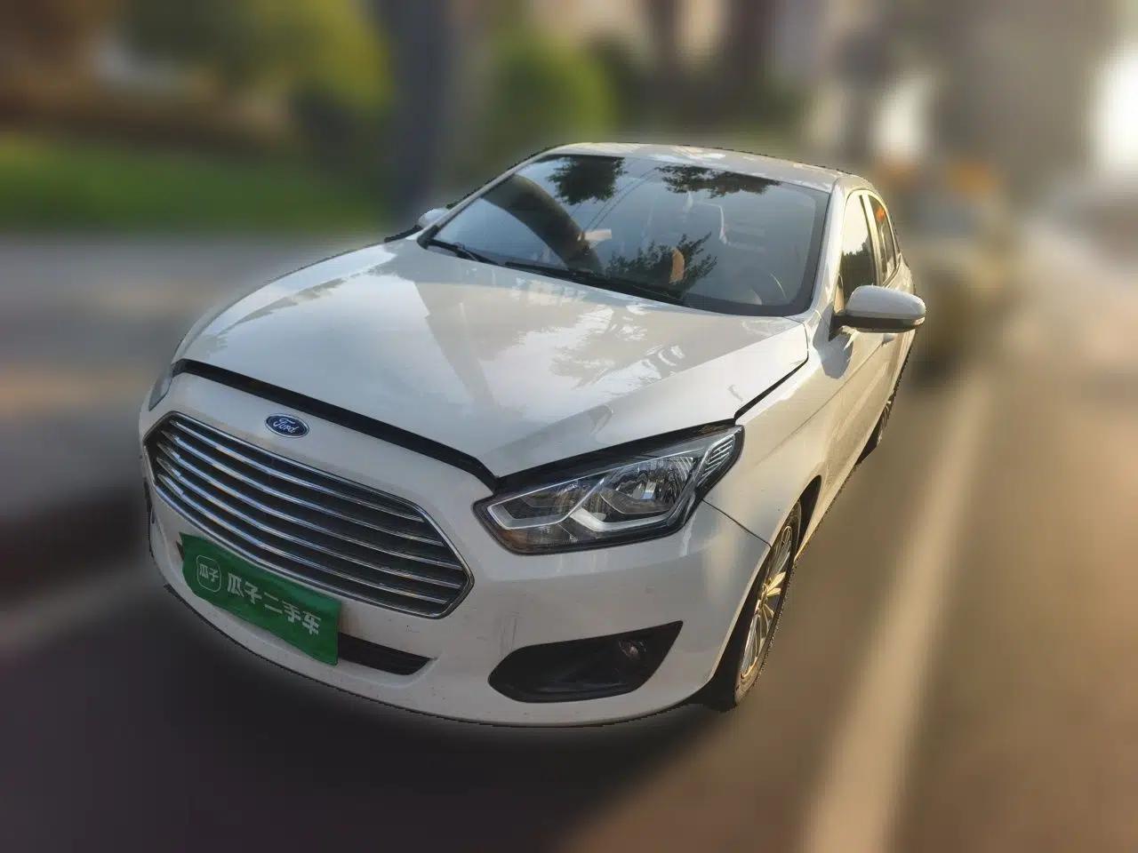 Ford Escort 2017 1.5L Manual Comfort Model — миниатюра 1