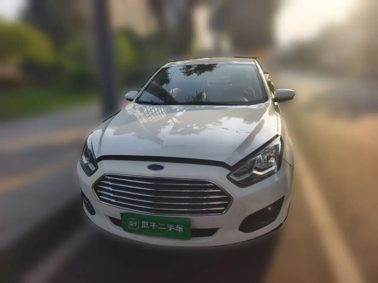 Ford Escort 2017 1.5L Manual Comfort Model — миниатюра 2