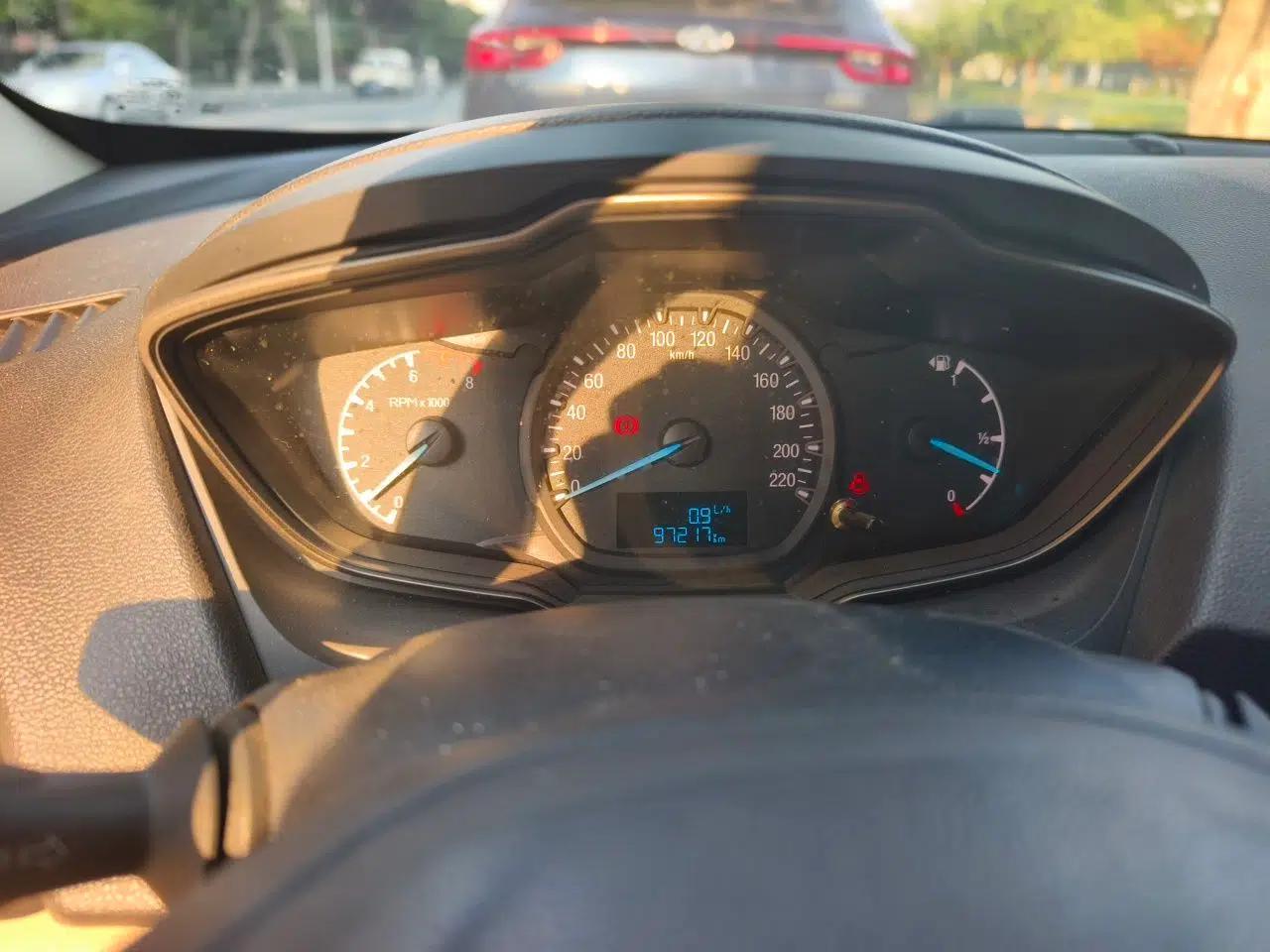Ford Escort 2017 1.5L Manual Comfort Model — миниатюра 11