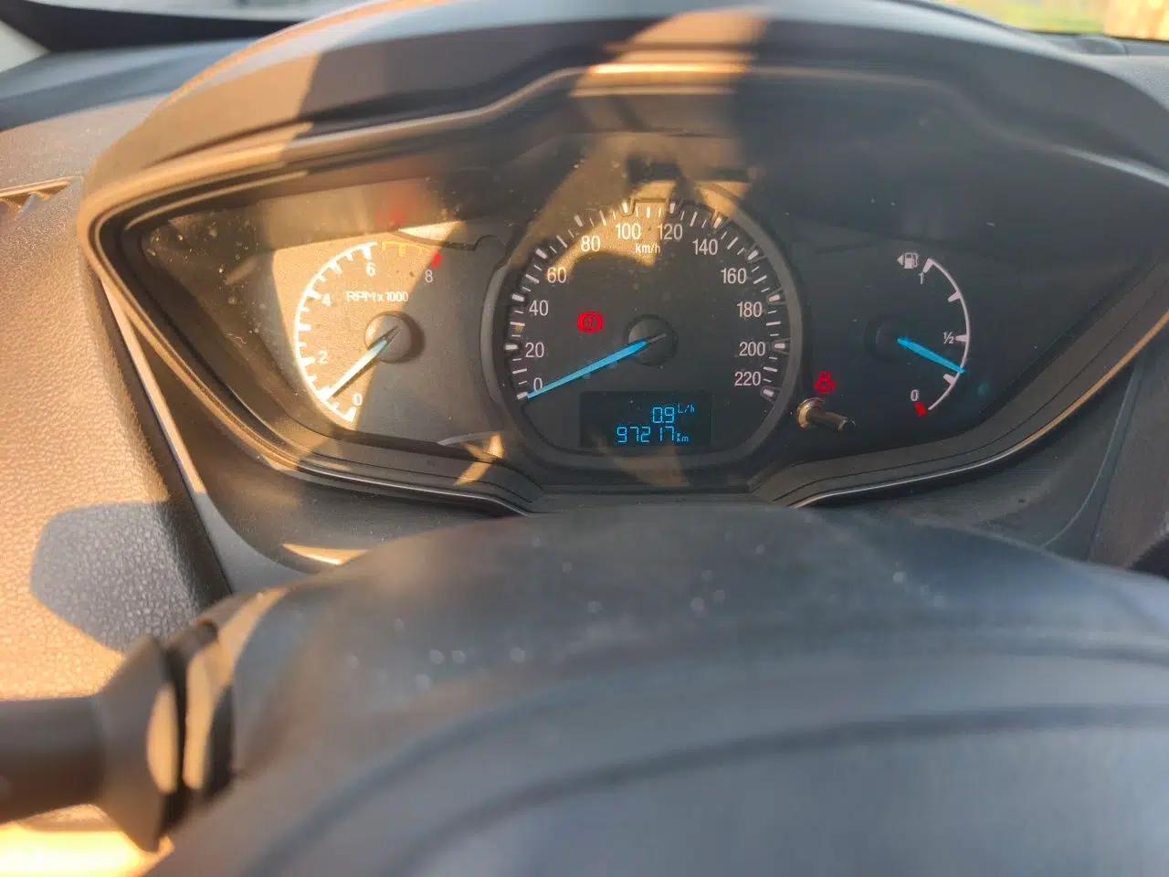 Ford Escort 2017 1.5L Manual Comfort Model — миниатюра 12