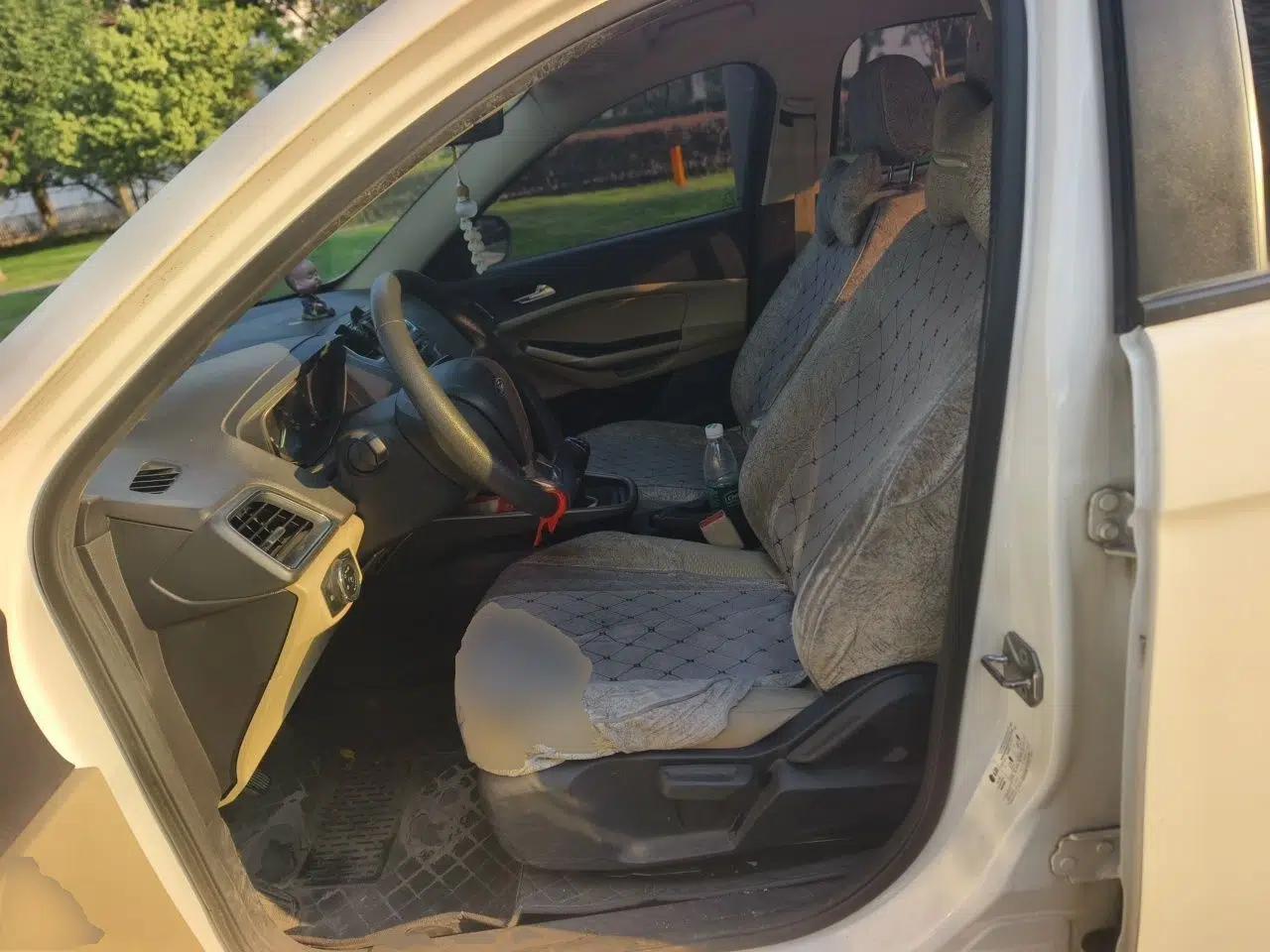 Ford Escort 2017 1.5L Manual Comfort Model — миниатюра 15