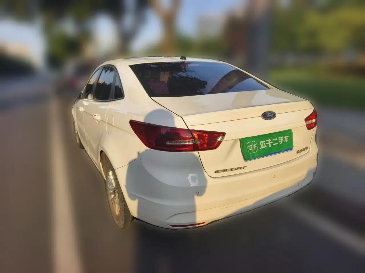 Ford Escort 2017 1.5L Manual Comfort Model — миниатюра 4