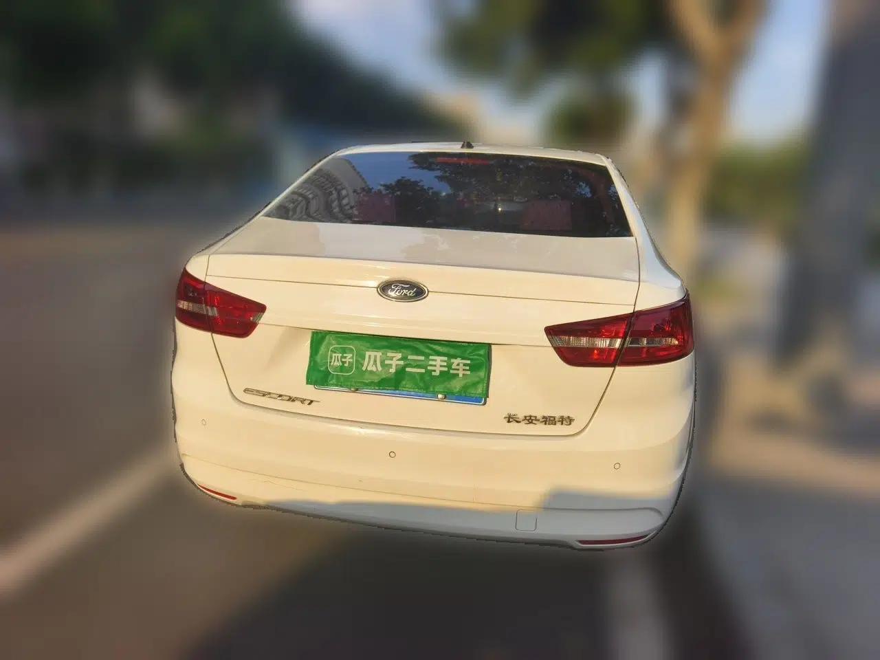 Ford Escort 2017 1.5L Manual Comfort Model — миниатюра 5