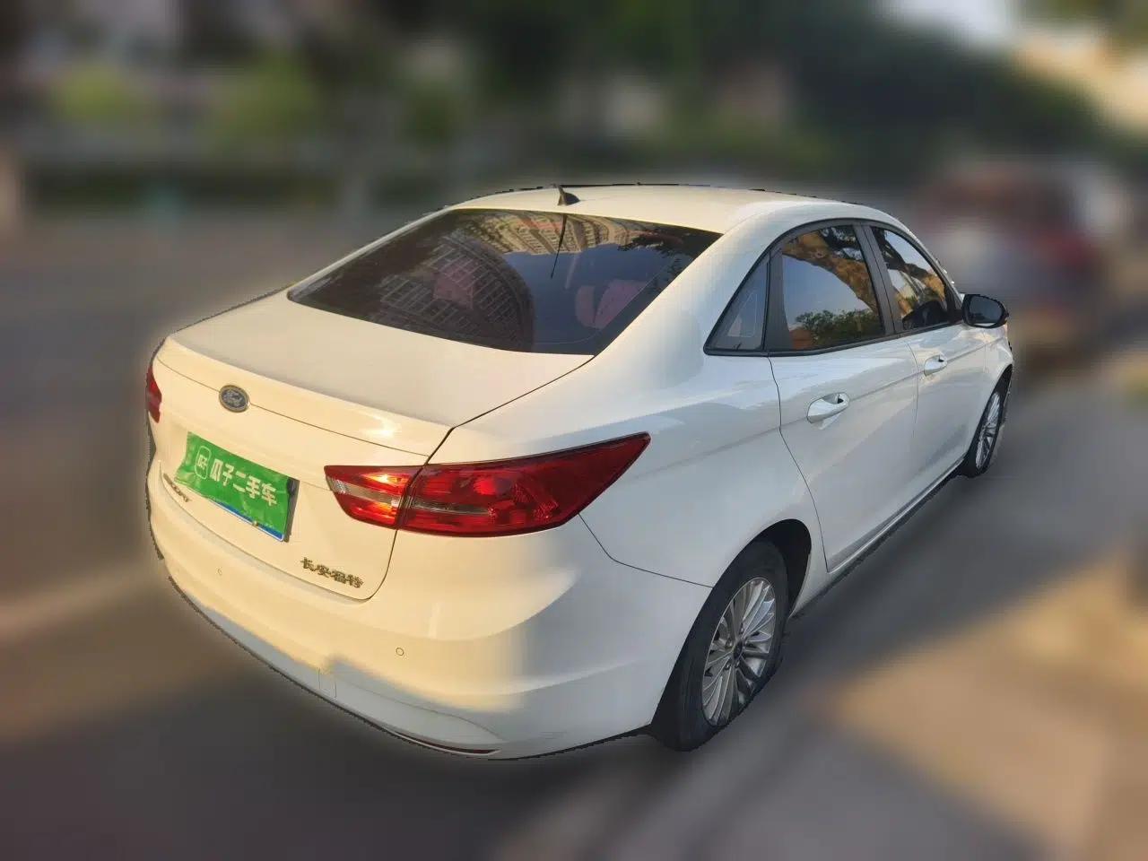 Ford Escort 2017 1.5L Manual Comfort Model — миниатюра 6