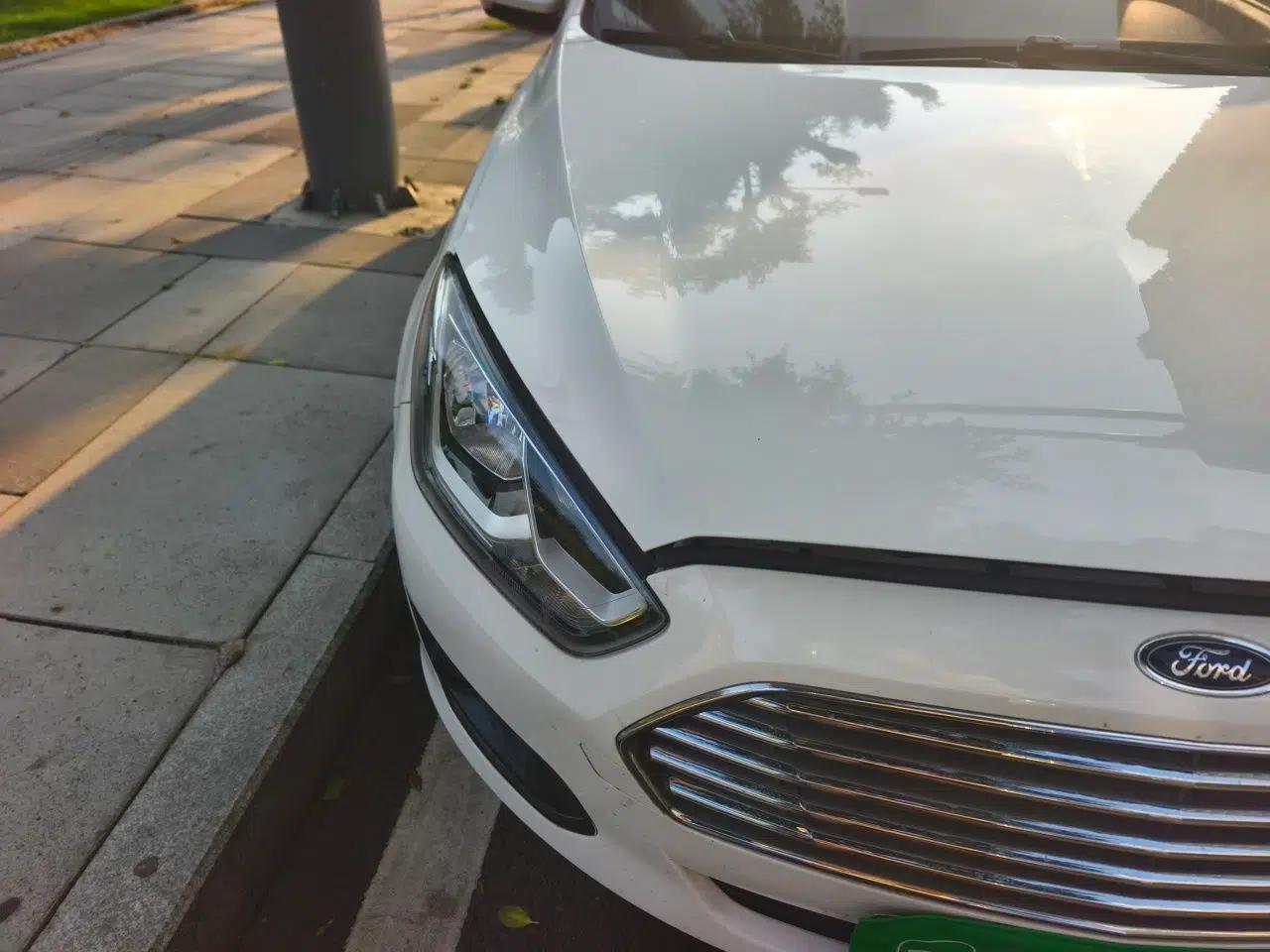 Ford Escort 2017 1.5L Manual Comfort Model — миниатюра 7