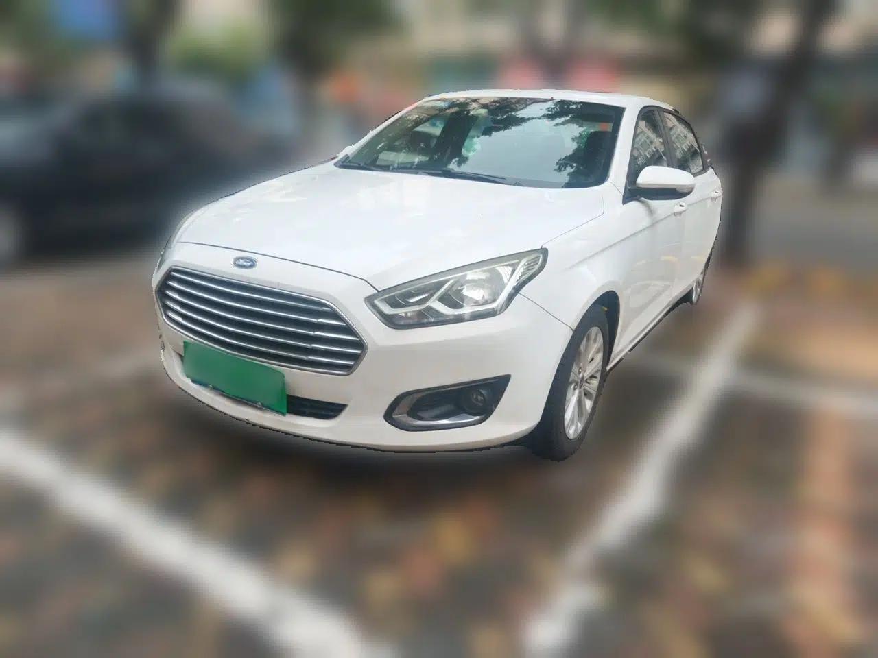 Ford Escort 2015 1.5L Automatic Fashion Model — миниатюра 1