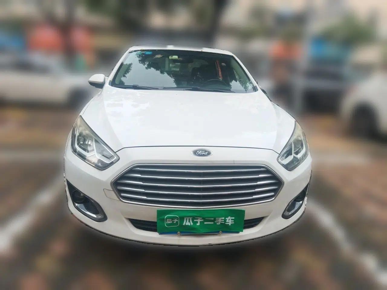 Ford Escort 2015 1.5L Automatic Fashion Model — миниатюра 2