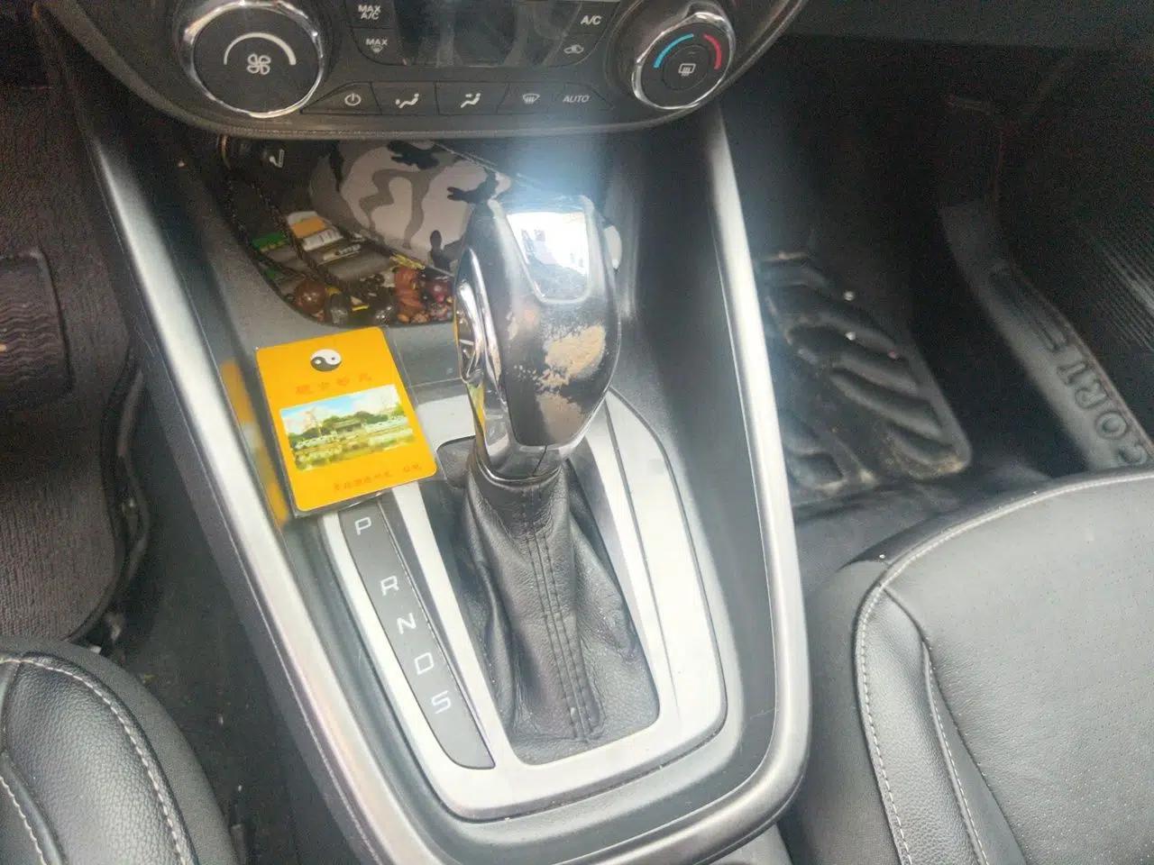 Ford Escort 2015 1.5L Automatic Fashion Model — миниатюра 14