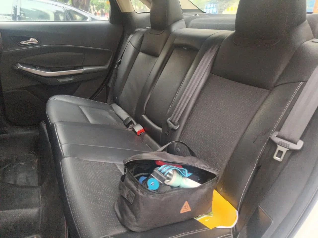 Ford Escort 2015 1.5L Automatic Fashion Model — миниатюра 17
