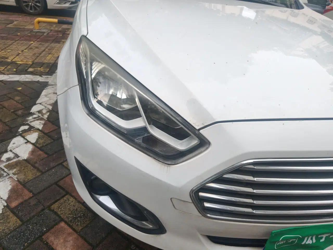 Ford Escort 2015 1.5L Automatic Fashion Model — миниатюра 7