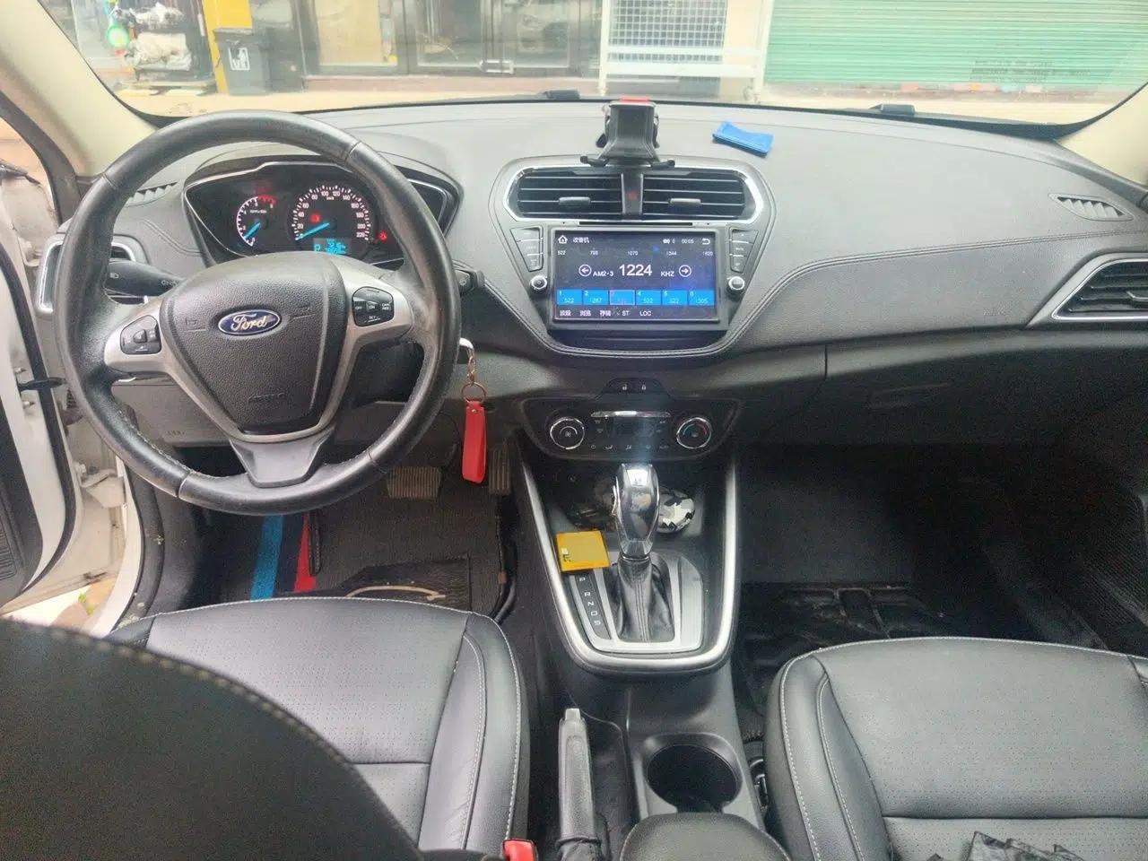 Ford Escort 2015 1.5L Automatic Fashion Model — миниатюра 9