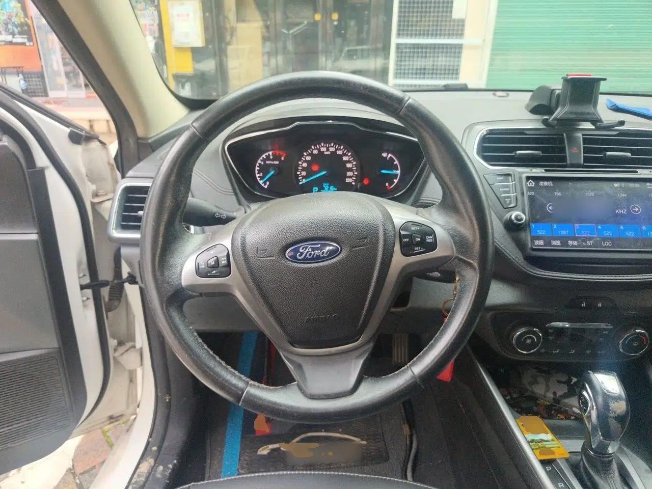 Ford Escort 2015 1.5L Automatic Fashion Model — миниатюра 10