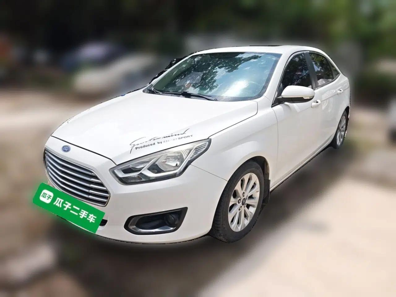 Ford Escort 2015 1.5L Automatic Fashion Model — миниатюра 1