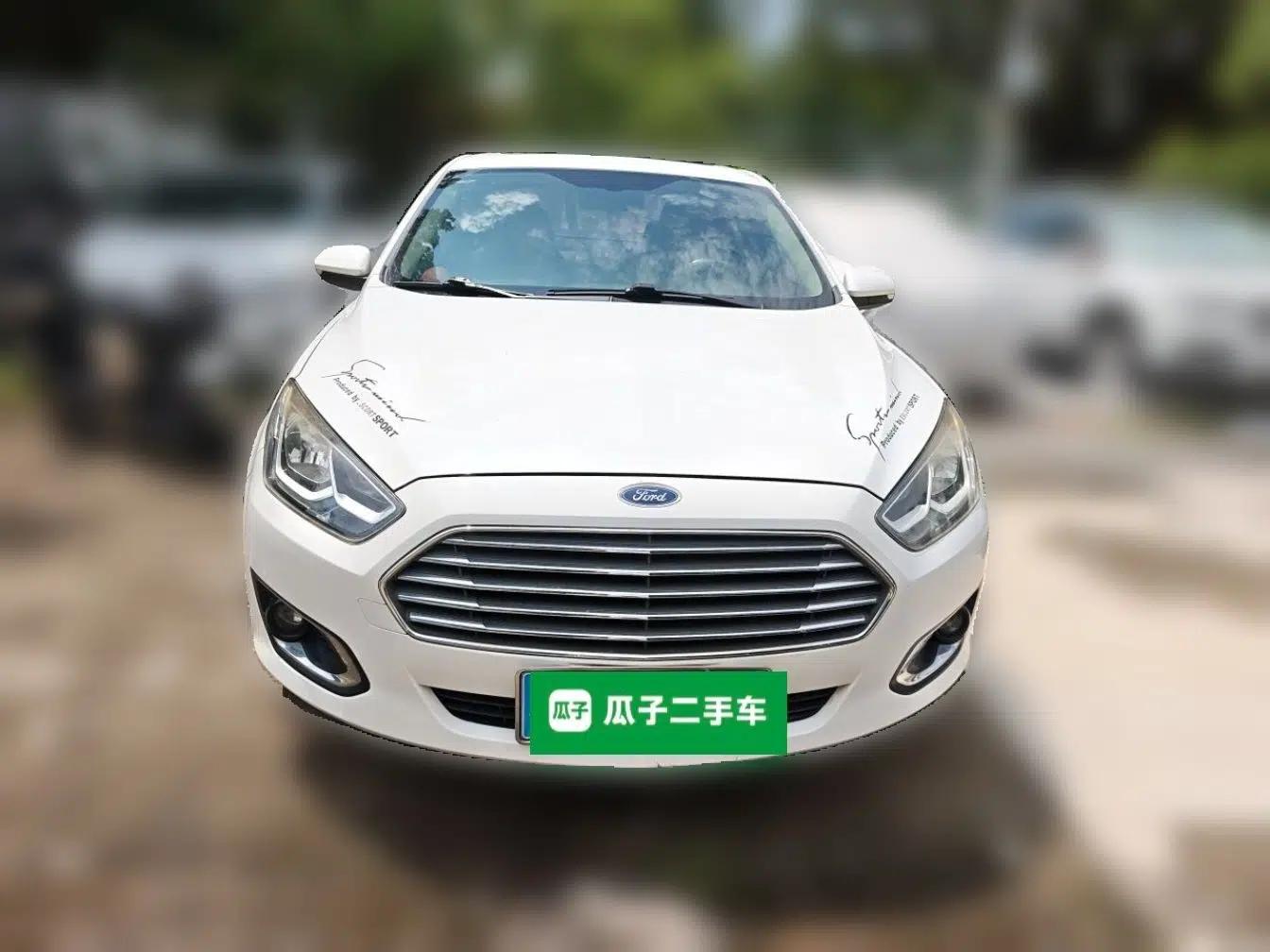 Ford Escort 2015 1.5L Automatic Fashion Model — миниатюра 2