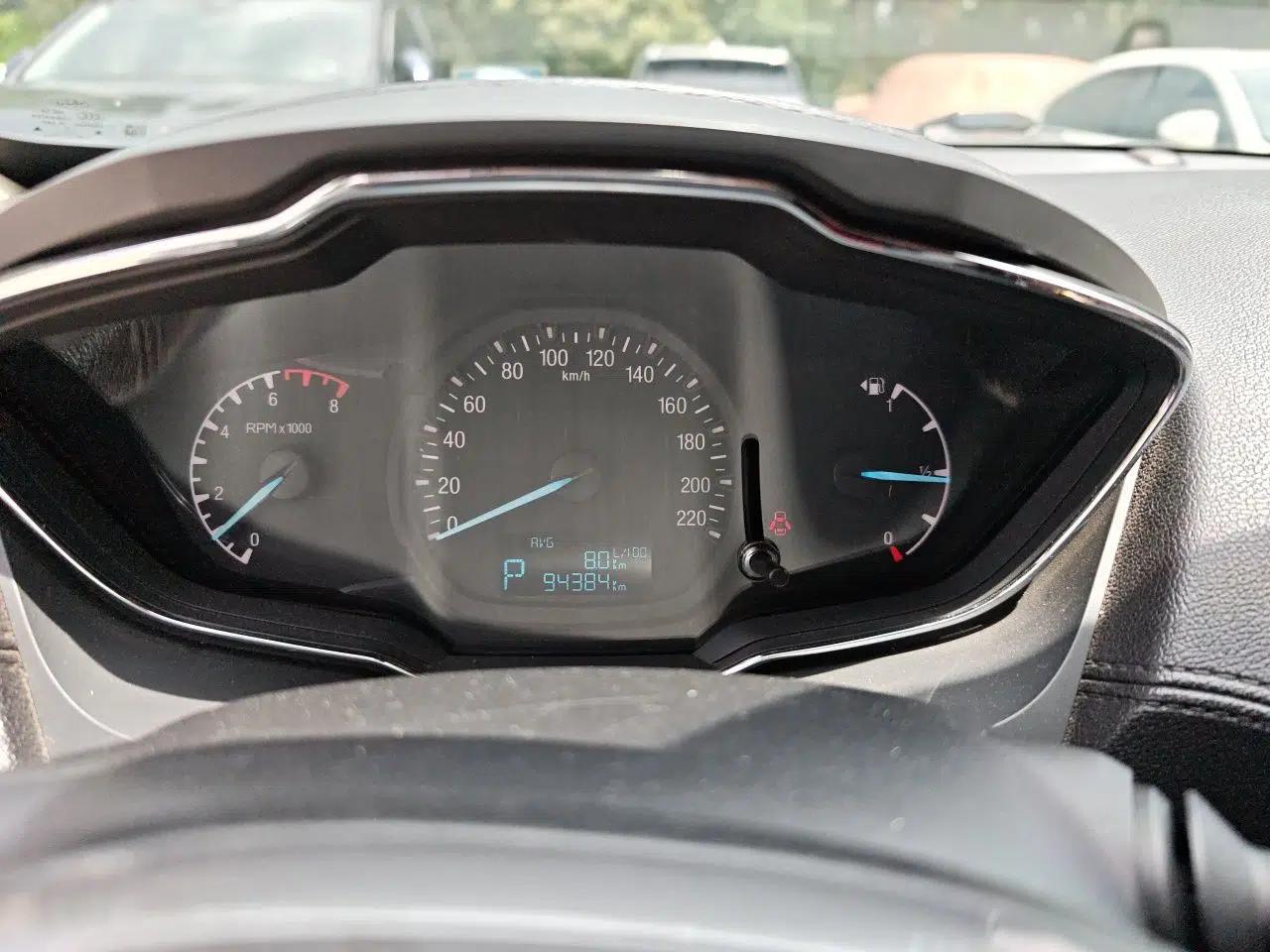 Ford Escort 2015 1.5L Automatic Fashion Model — миниатюра 11
