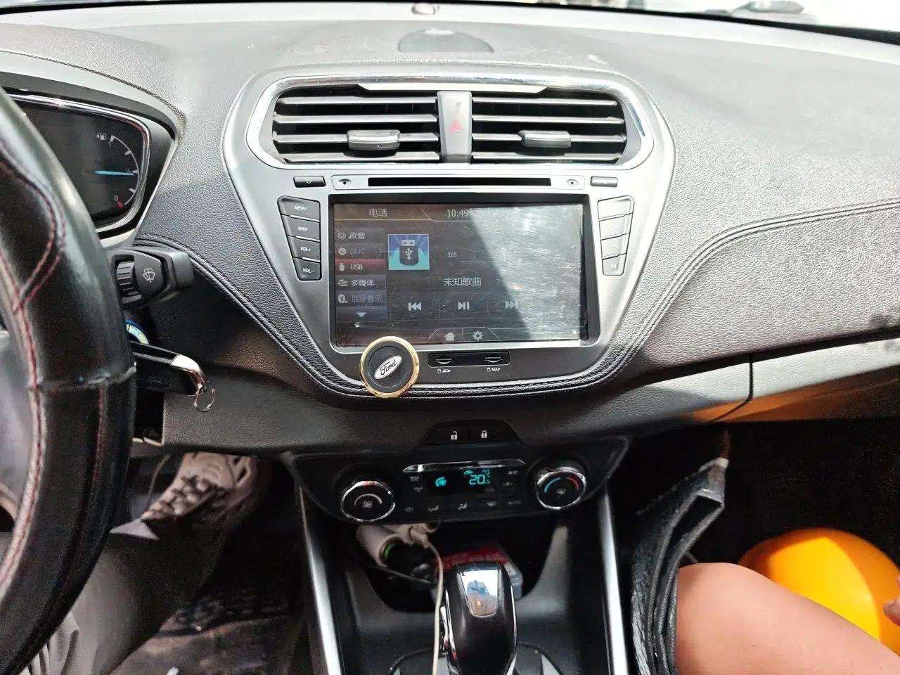 Ford Escort 2015 1.5L Automatic Fashion Model — миниатюра 13