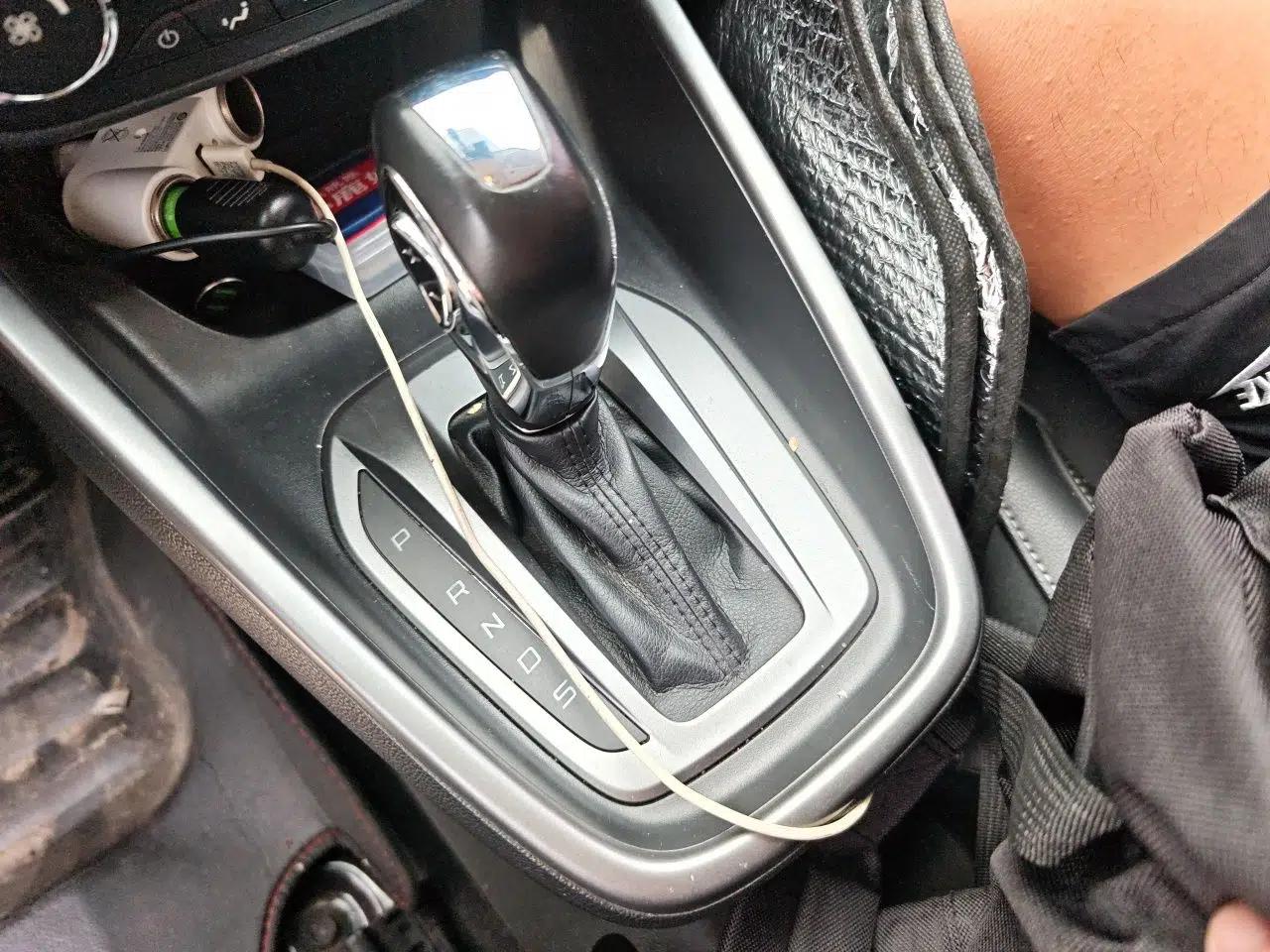 Ford Escort 2015 1.5L Automatic Fashion Model — миниатюра 14