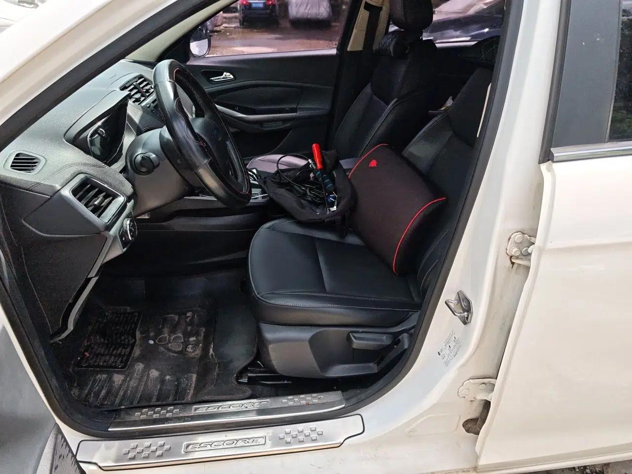 Ford Escort 2015 1.5L Automatic Fashion Model — миниатюра 15