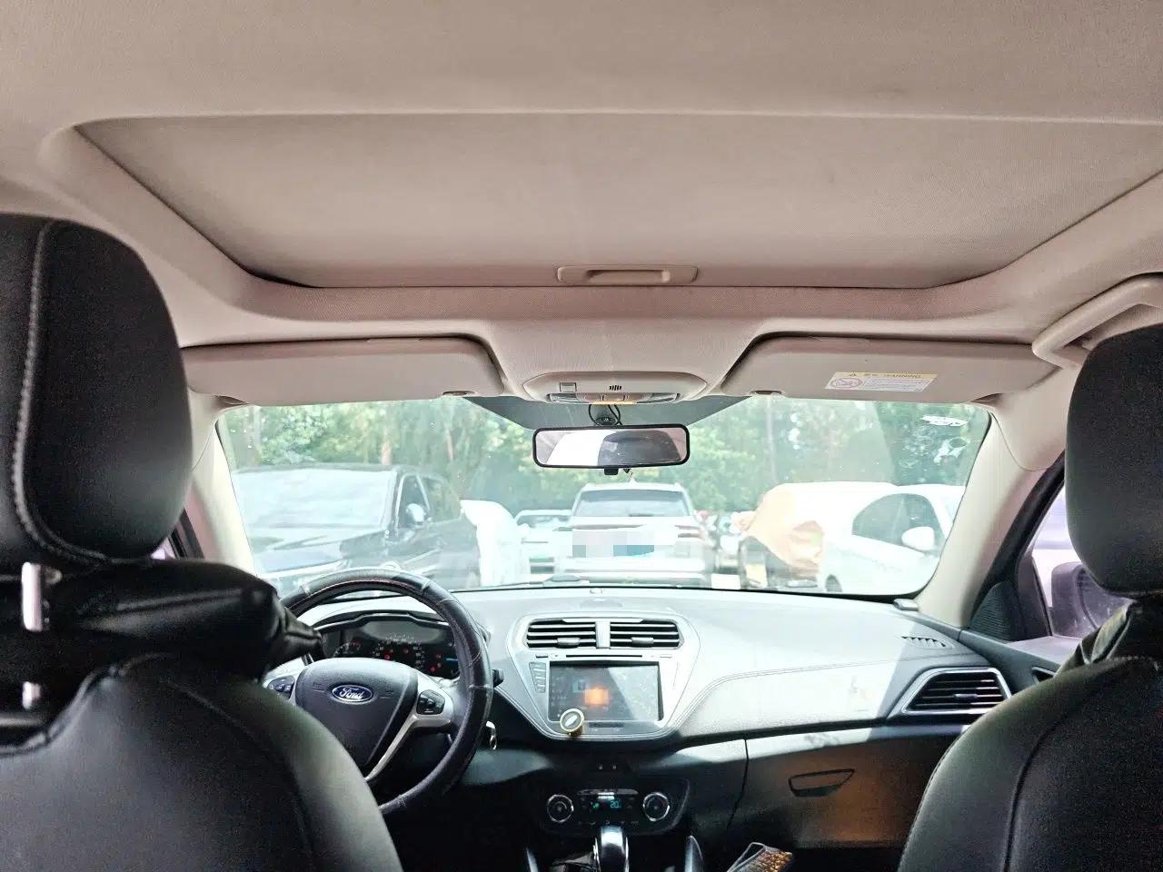 Ford Escort 2015 1.5L Automatic Fashion Model — миниатюра 18