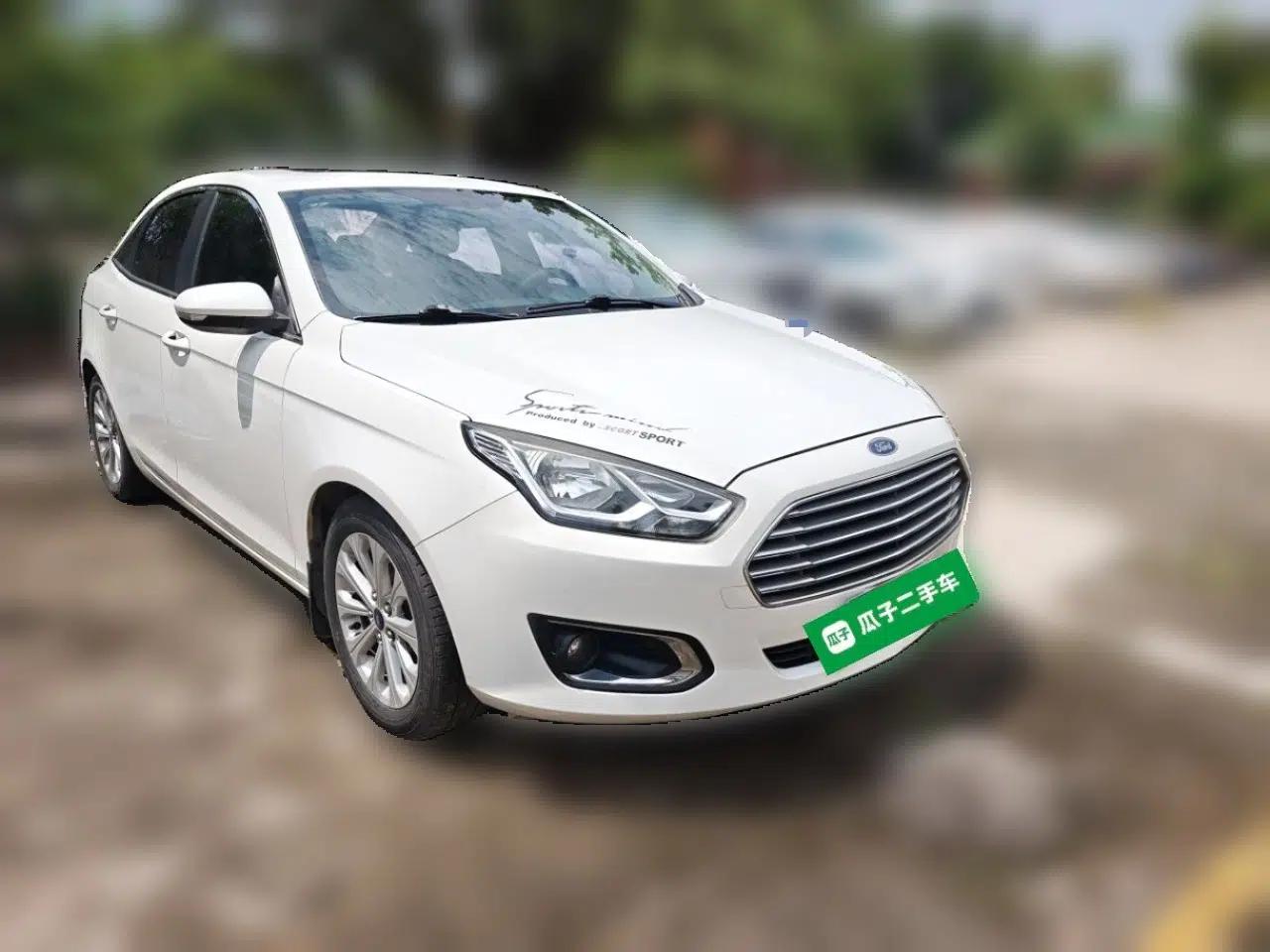 Ford Escort 2015 1.5L Automatic Fashion Model — миниатюра 3
