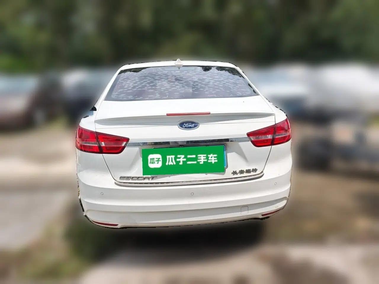 Ford Escort 2015 1.5L Automatic Fashion Model — миниатюра 5