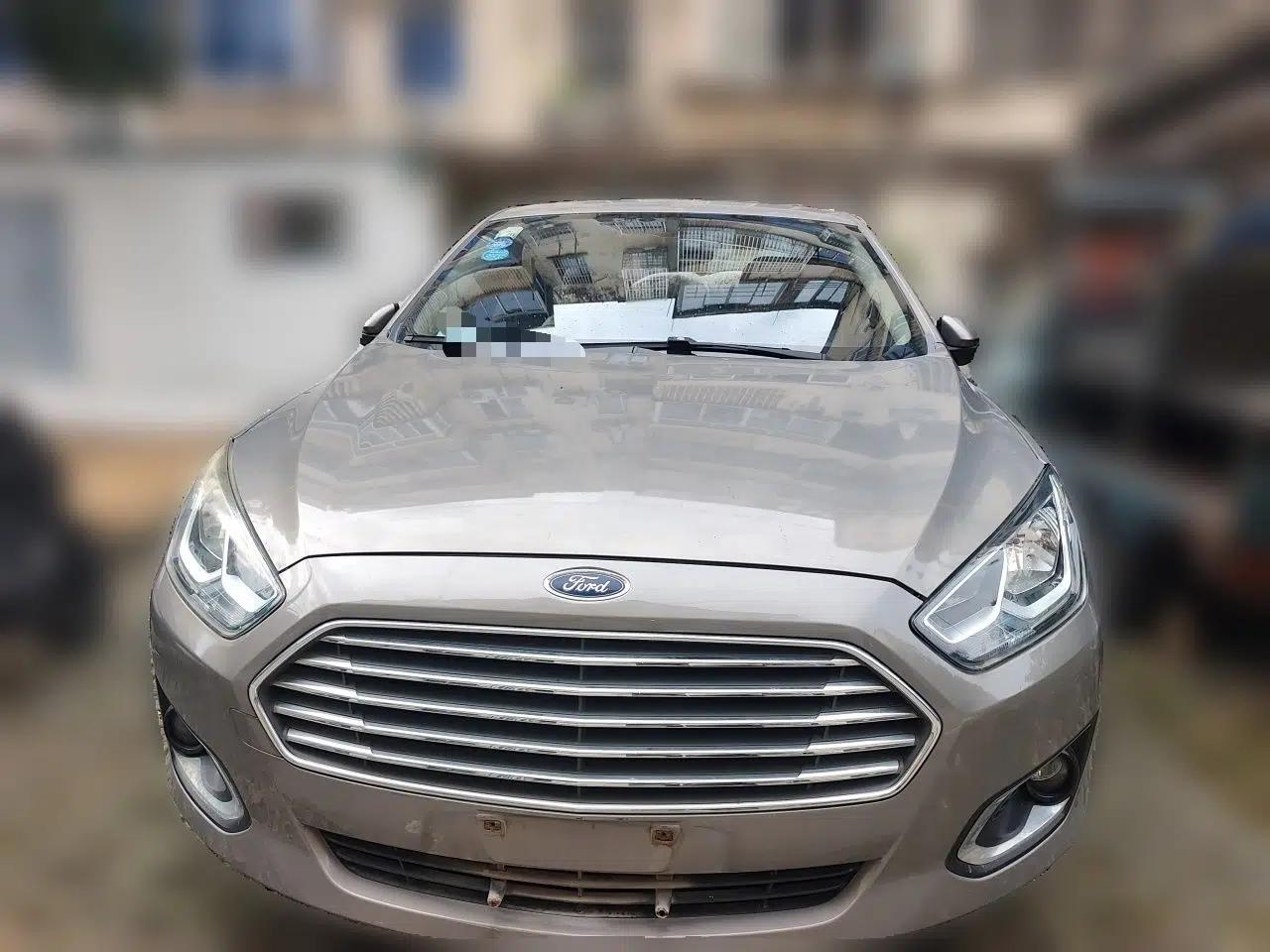 Ford Escort 2015 1.5L Automatic Fashion Model — миниатюра 2