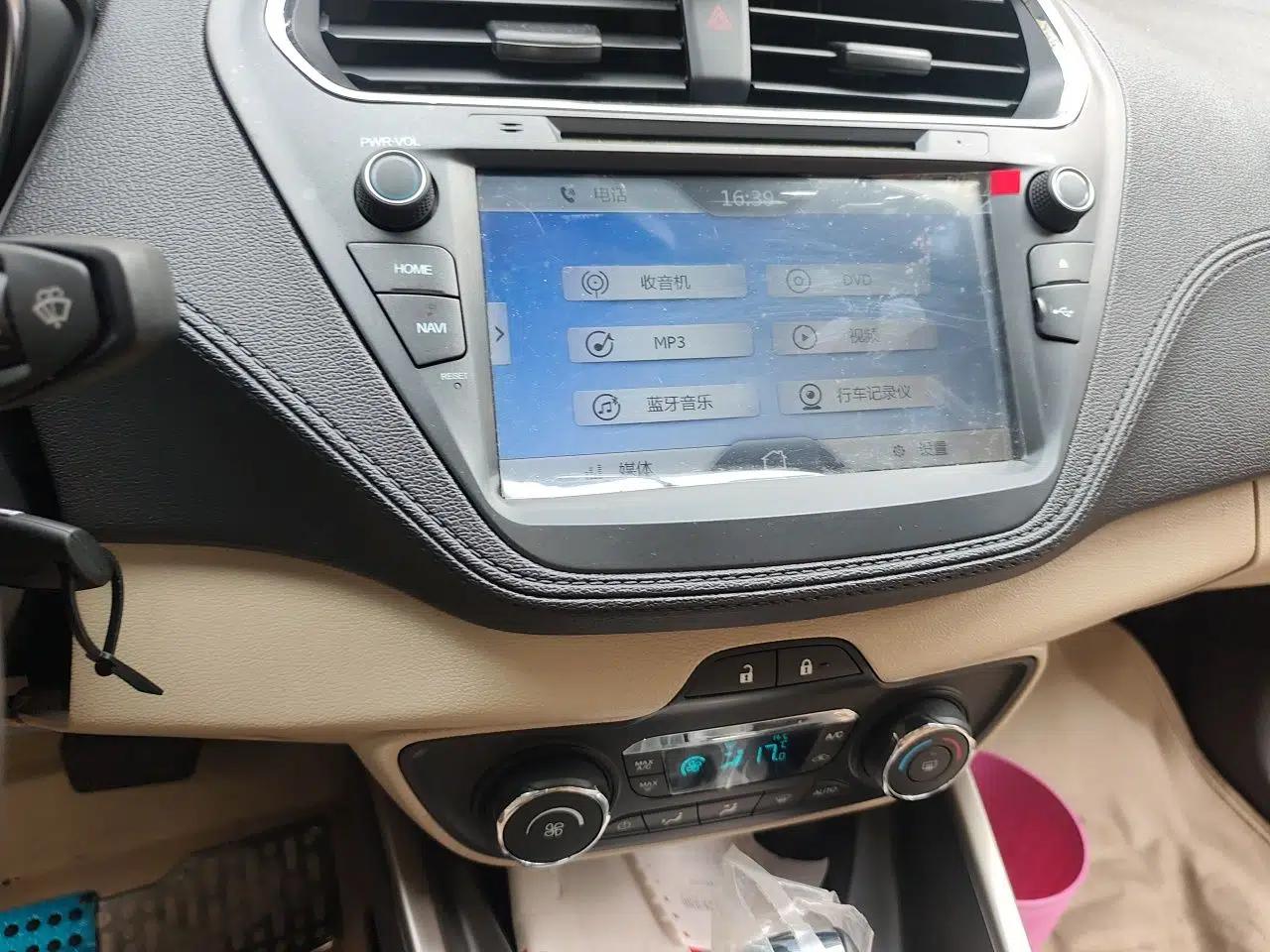Ford Escort 2015 1.5L Automatic Fashion Model — миниатюра 13