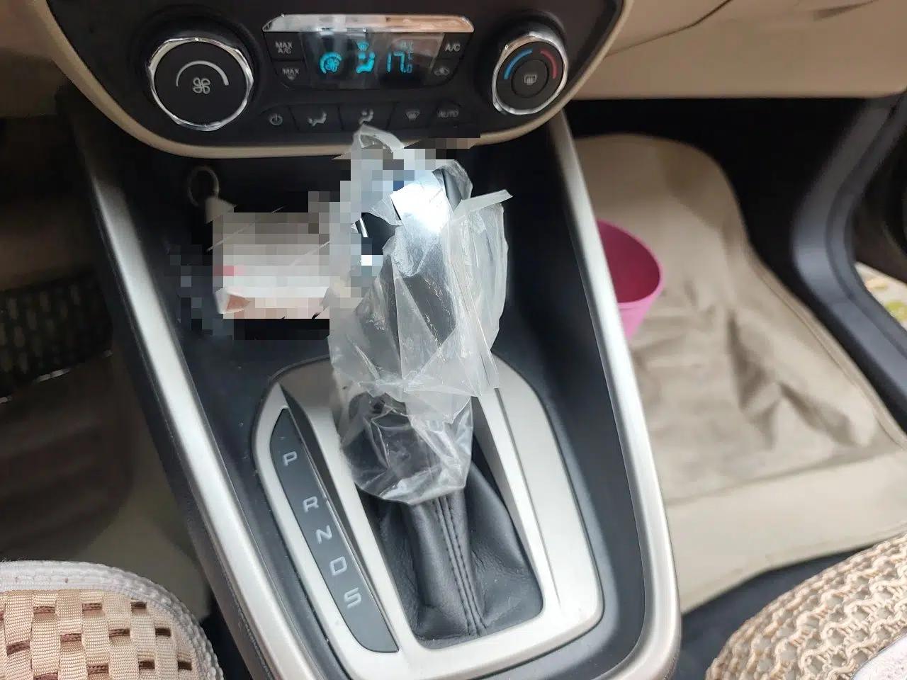 Ford Escort 2015 1.5L Automatic Fashion Model — миниатюра 14