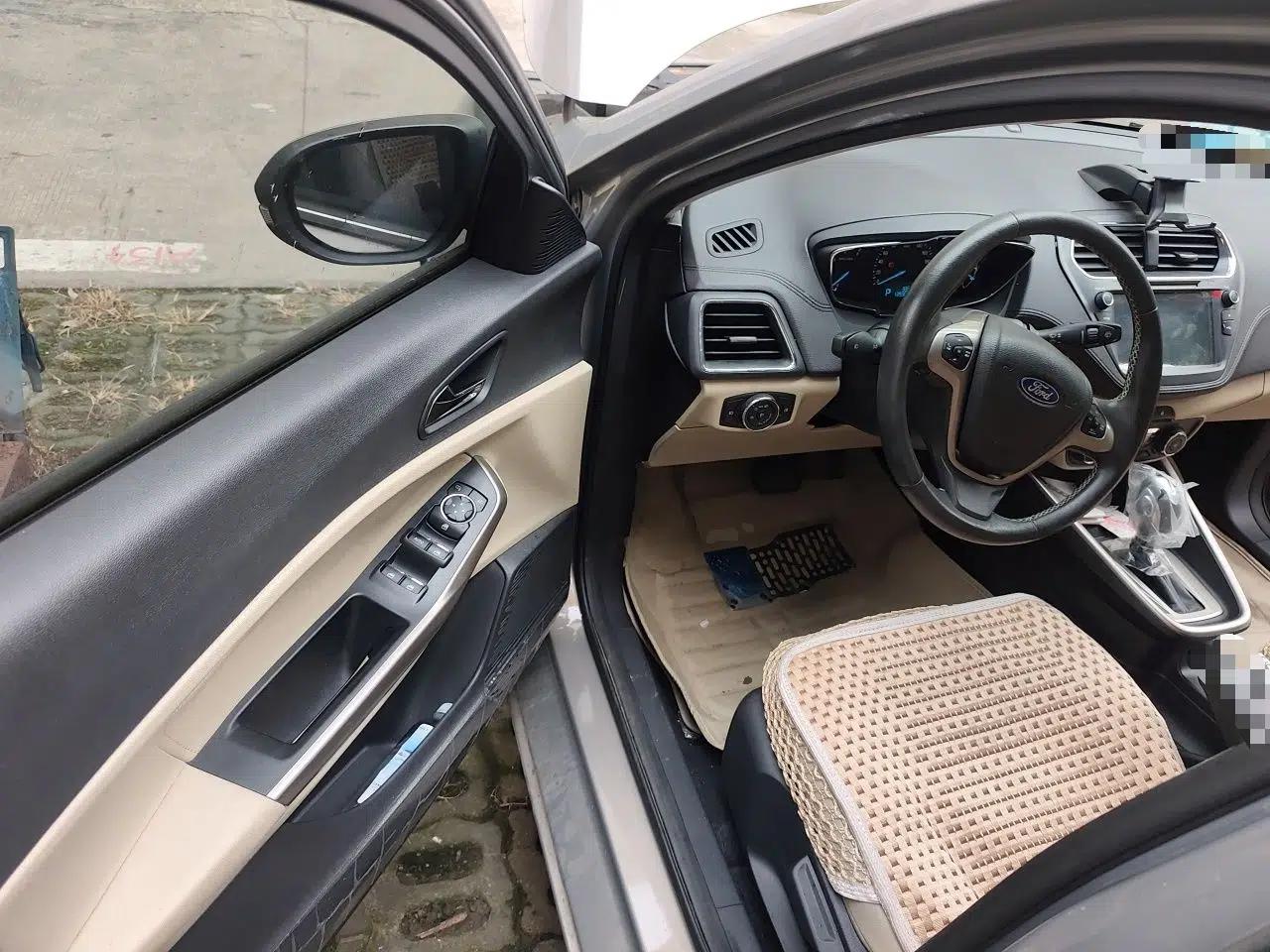 Ford Escort 2015 1.5L Automatic Fashion Model — миниатюра 16