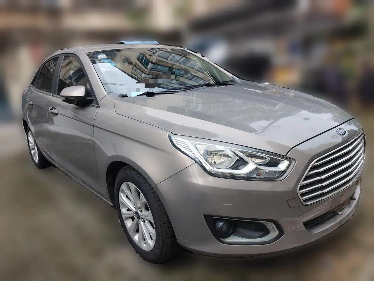 Ford Escort 2015 1.5L Automatic Fashion Model — миниатюра 3