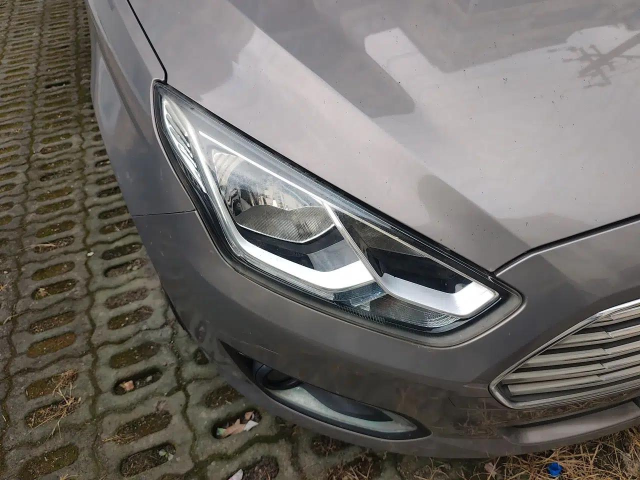 Ford Escort 2015 1.5L Automatic Fashion Model — миниатюра 7