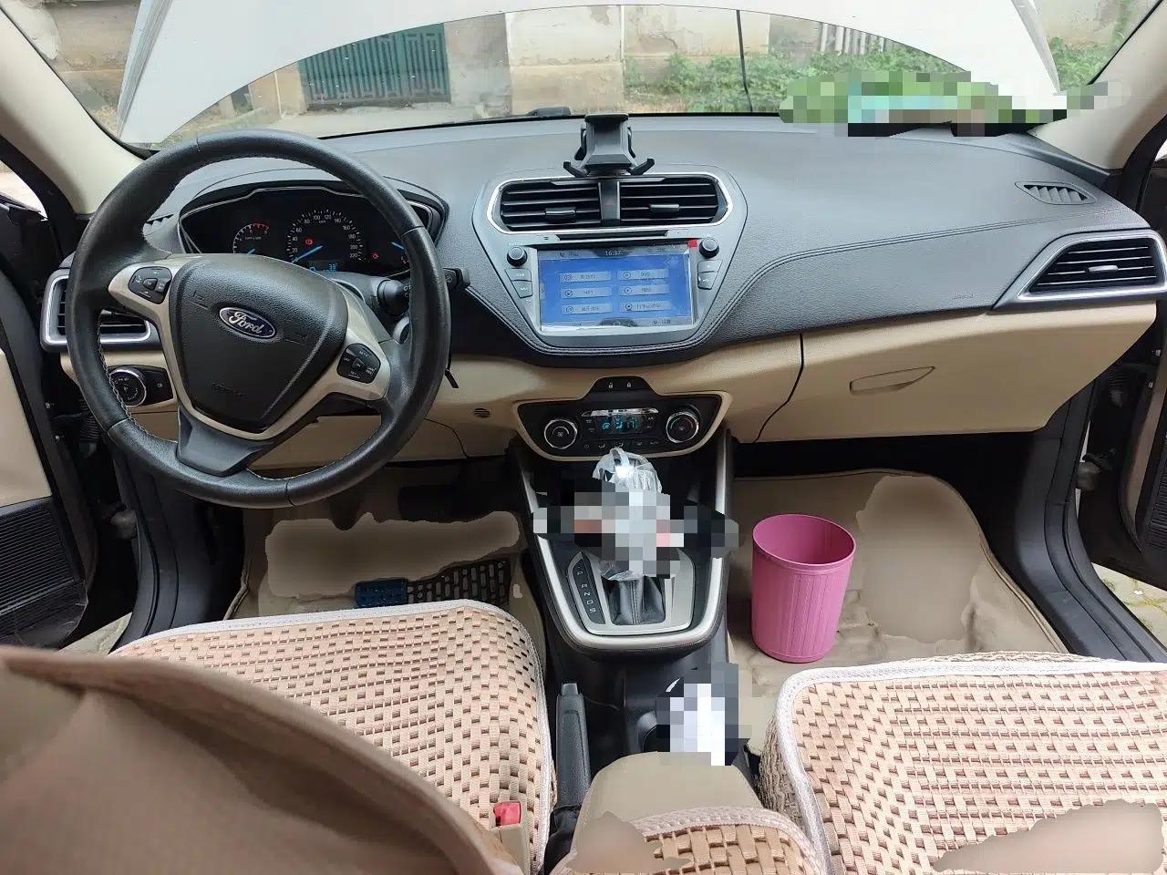 Ford Escort 2015 1.5L Automatic Fashion Model — миниатюра 9