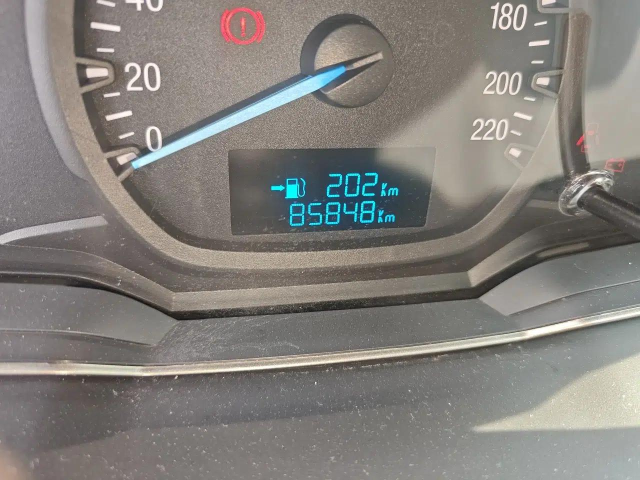 Ford Escort 2015 1.5L Manual Comfort Model — миниатюра 12