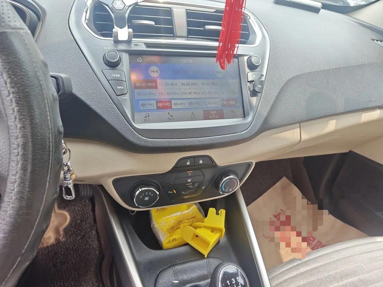 Ford Escort 2015 1.5L Manual Comfort Model — миниатюра 13