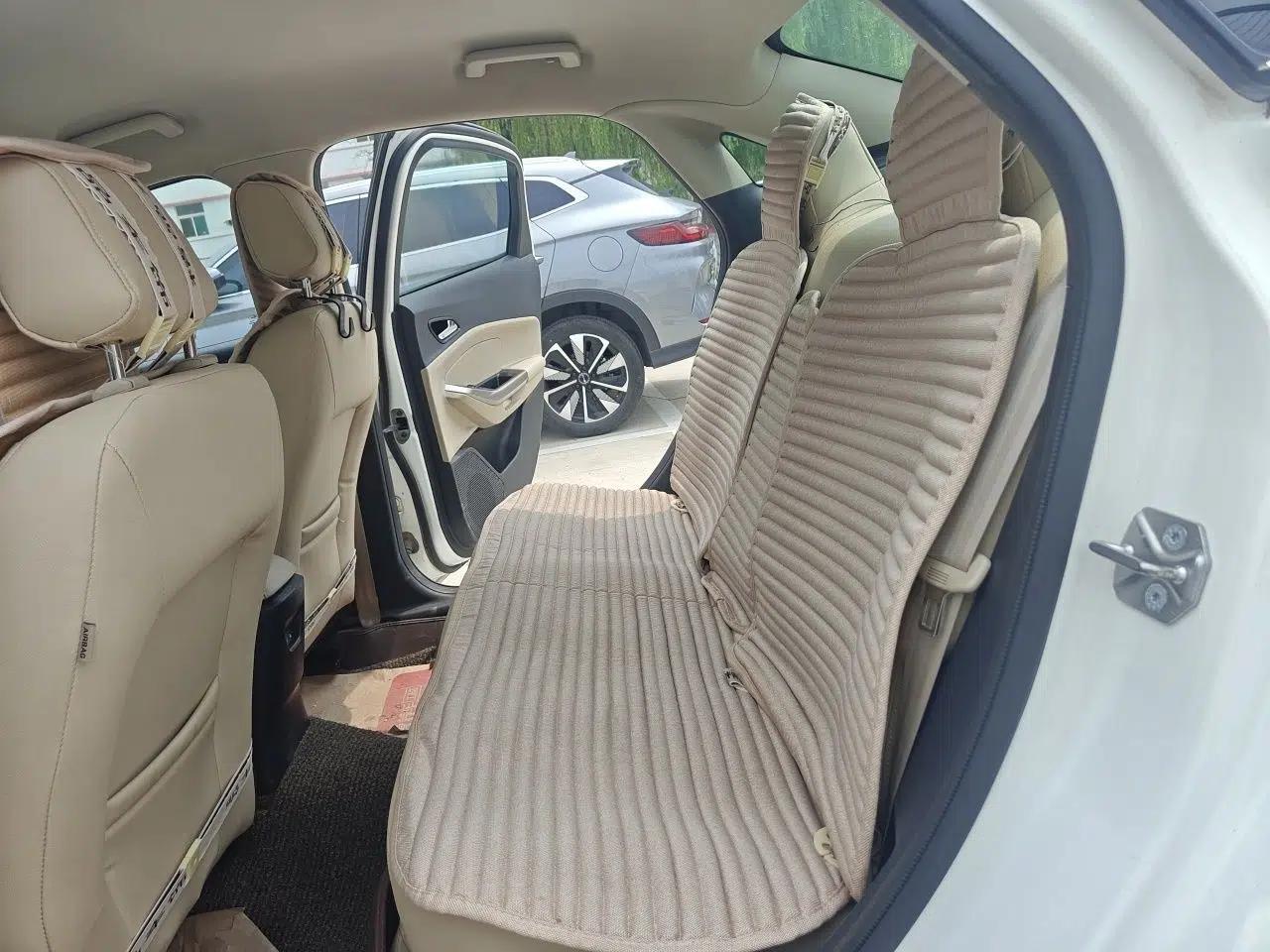 Ford Escort 2015 1.5L Manual Comfort Model — миниатюра 17