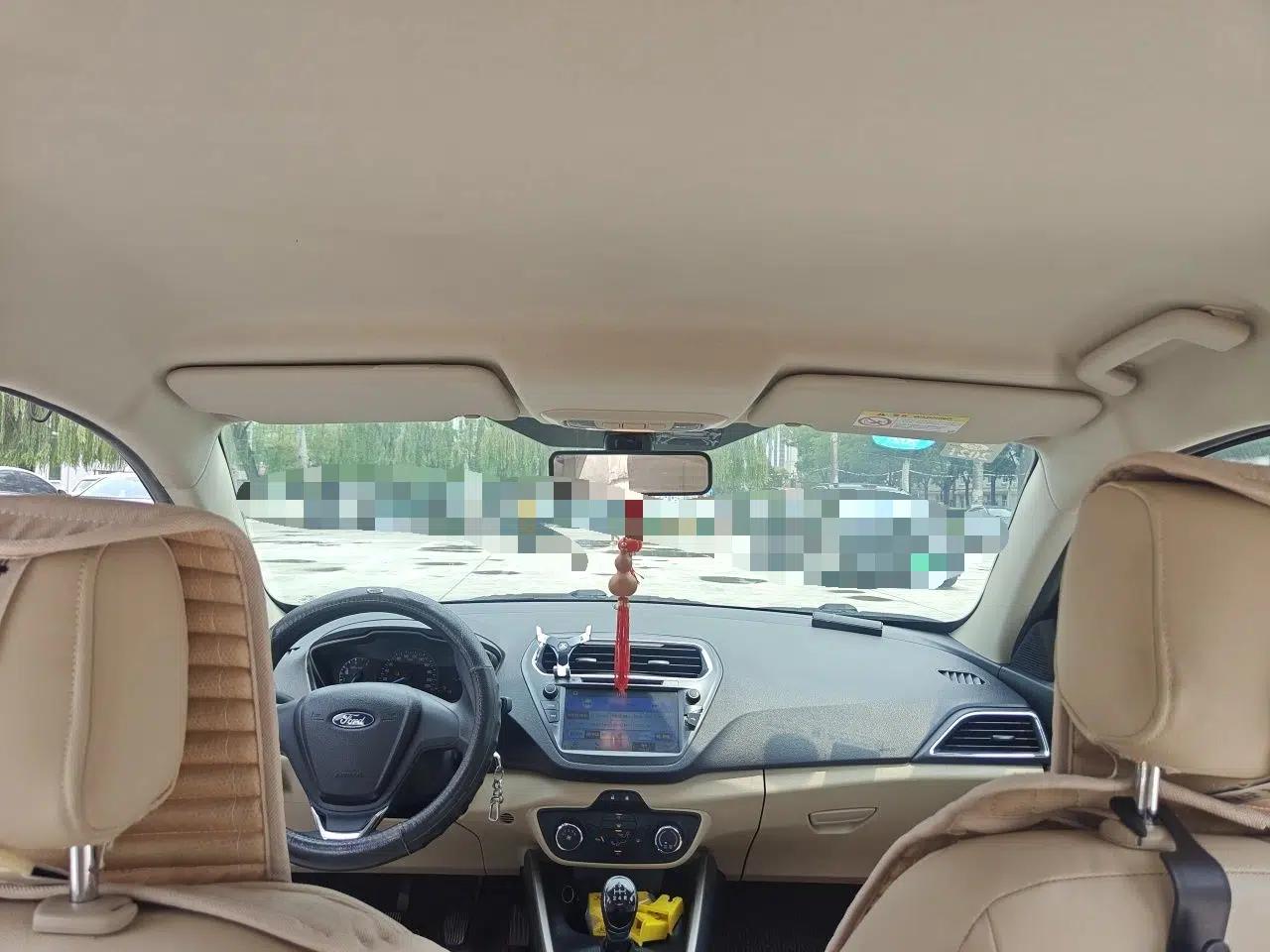 Ford Escort 2015 1.5L Manual Comfort Model — миниатюра 18
